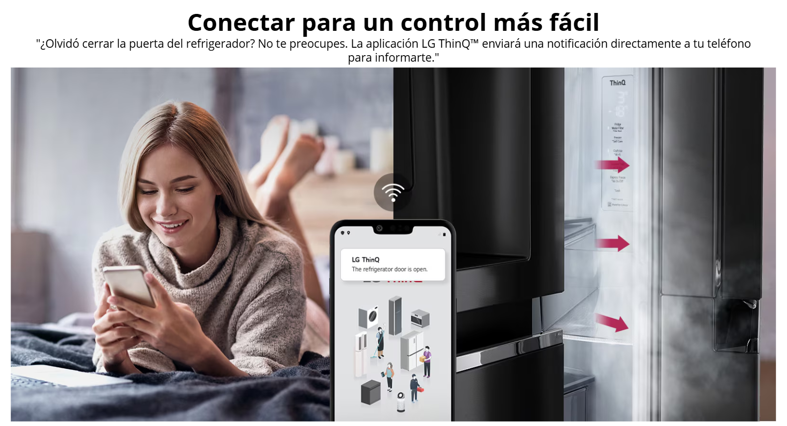 Mujer acostada usando su celular para recibir alertas de la aplicación LG ThinQ de la refrigeradora LG VS25XHWCB.