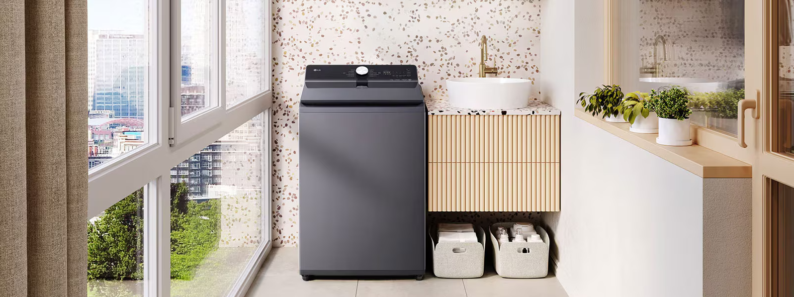 Lavadora LG de 20 kg WT20OBTX6T instalada en un cuarto de lavado moderno